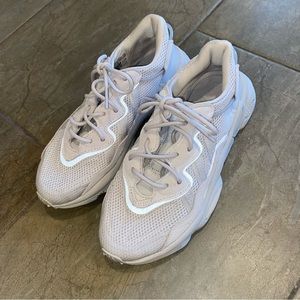 Chalk gray Adidas ozweego